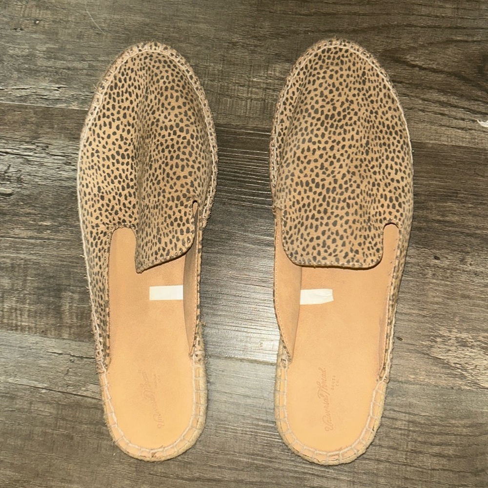 Universal Thread Slip on shoes